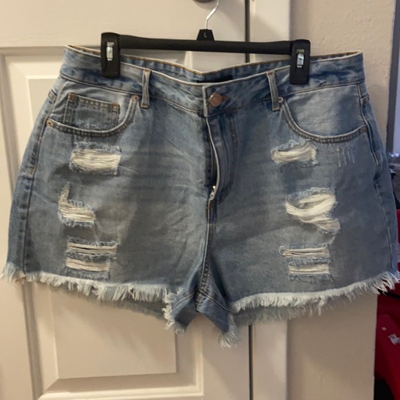 Jean shorts never worn - Picture 1 of 2